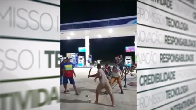 Imagem ilustrativa da notícia Homens brigam e um usa terçado em posto de gasolina no Pará