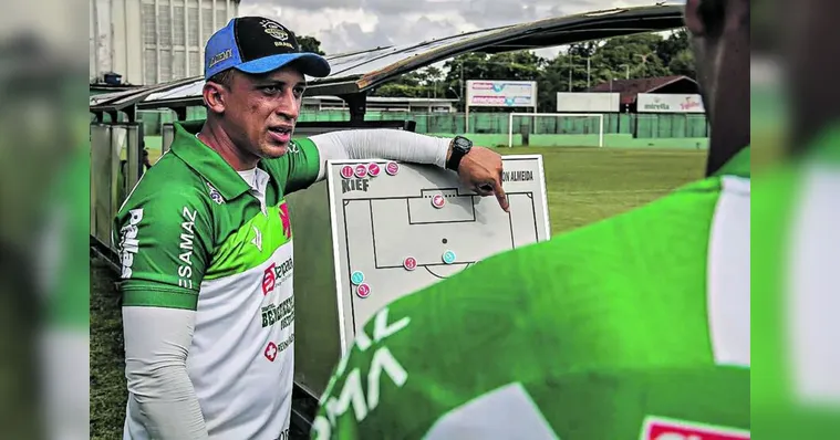 Imagem ilustrativa da notícia Tuna: torcida protesta após goleada e técnico pode sair