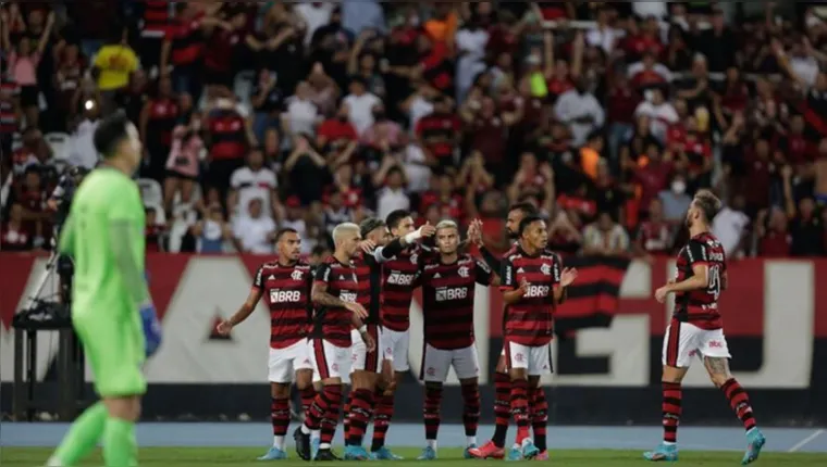 Imagem ilustrativa da notícia Estrela do Flamengo apaga fotos de rede social após vice