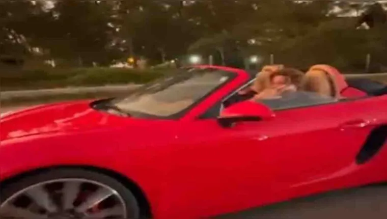Imagem ilustrativa da notícia Vídeo:
ex-mendigo aparece “charlando” em carro de R$ 500 mil
