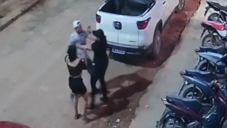 Imagem ilustrativa da notícia Vídeo: cliente atira em segurança de bar em Parauapebas