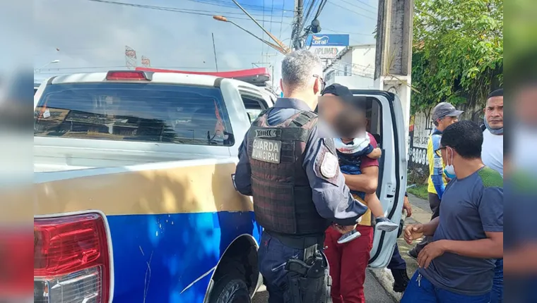 Imagem ilustrativa da notícia Bebê
é ferido com faca durante assalto a ônibus em Belém