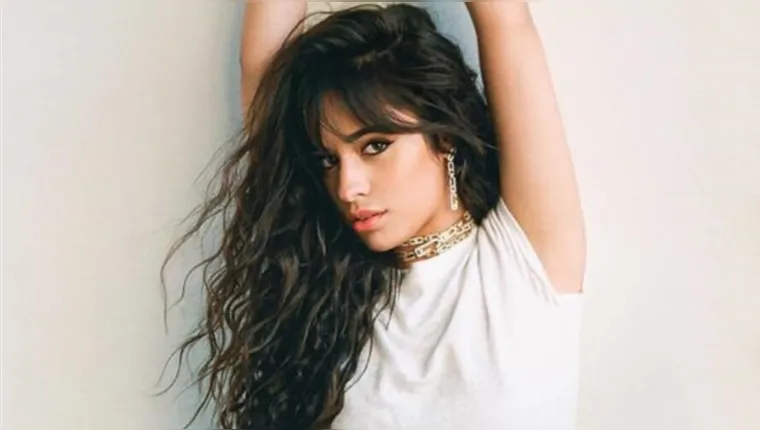 Imagem ilustrativa da notícia "Estou exausta", diz Camila Cabello sobre flagra de bíquinis