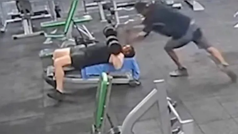 Imagem ilustrativa da notícia Vídeo: homem é condenado após jogar peso em amigo