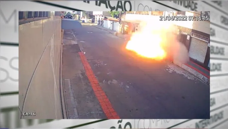 Imagem ilustrativa da notícia Veja o vídeo! Mulher morre após prédio explodir e desabar