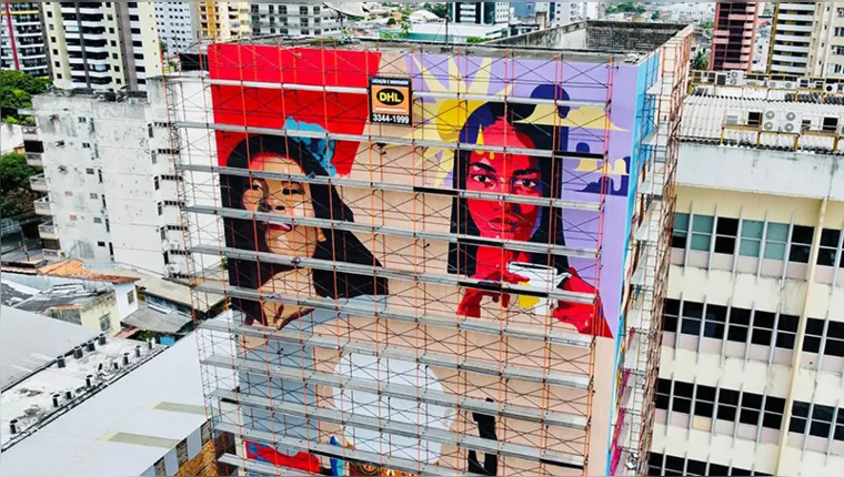 Imagem ilustrativa da notícia Grafiteiros
fazem intervenção nos 30 metros de altura da FCP