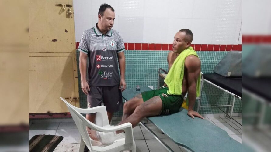 Volante Kauês realizou os primeiros procedimentos médicos, nos vestiários da Tuna, logo após o lance que o tirou da partida contra o Bragantino