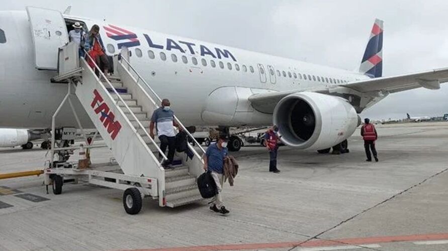 O menino saiu da sua casa em Manaus e foi de avião para São Paulo.
