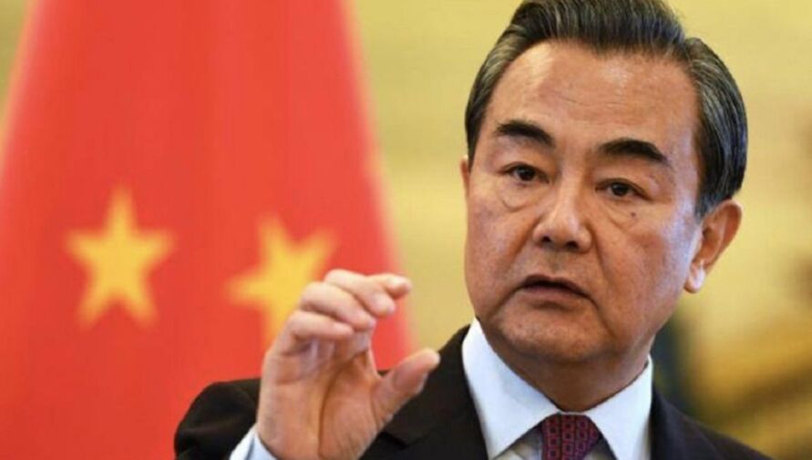 ministro das Relações Exteriores da China, Wang Yi (foto), entrou em contato com chanceler da Ucrânia