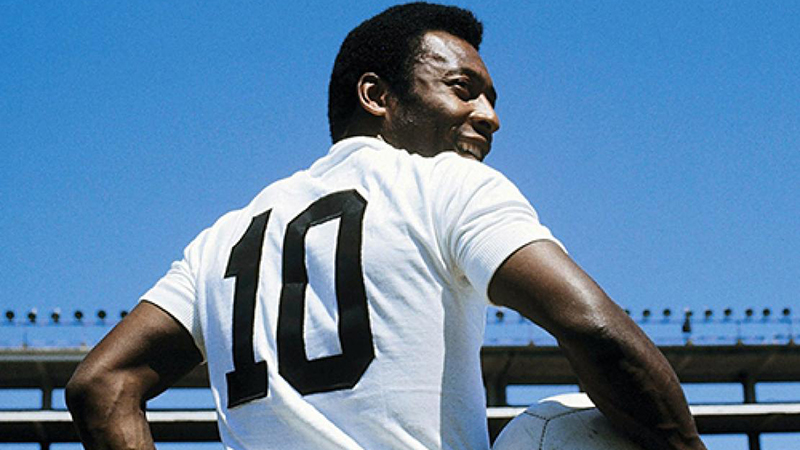 Pelé deu entrada no hospital para tratar tumor de cólon, mas exames detectaram a infecção urinária