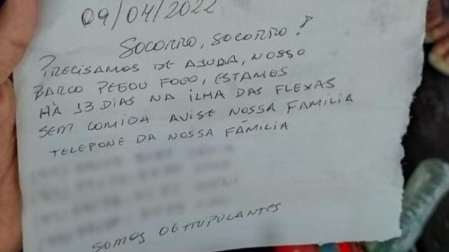Bilhete pedindo ajuda foi enrolado dentro de uma garrafa e lançado ao mar