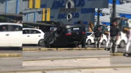 Por pouco um dos carros não parou na pista do BRT