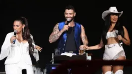 Simone e Simaria durante show em Barretos ao lado de Gusttavo Lima, em 2019.