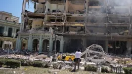 Imagens do local mostraram a fachada destruída em pelo menos três andares do edifício