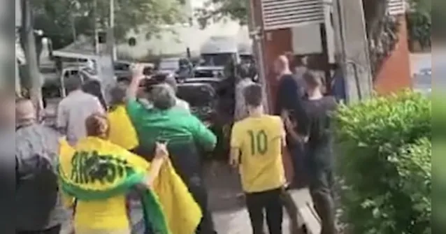 Imagem ilustrativa da notícia Vídeo: carro de Lula é perseguido por bolsonaristas 