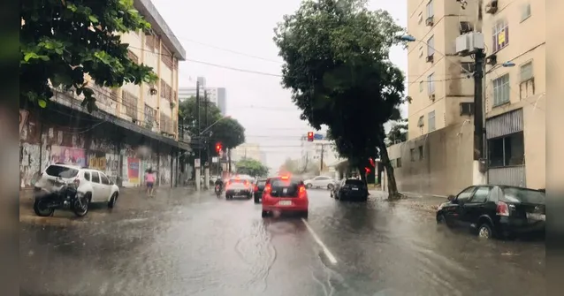 Imagem ilustrativa da notícia Chuva põe Belém no fundo em dia de greve no transporte