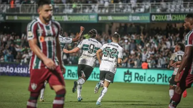 Imagem ilustrativa da notícia Fluminense leva virada do Coritiba e chega perto do Z4