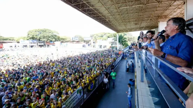 Imagem ilustrativa da notícia Em agenda oficial, Bolsonaro convoca protesto contra STF