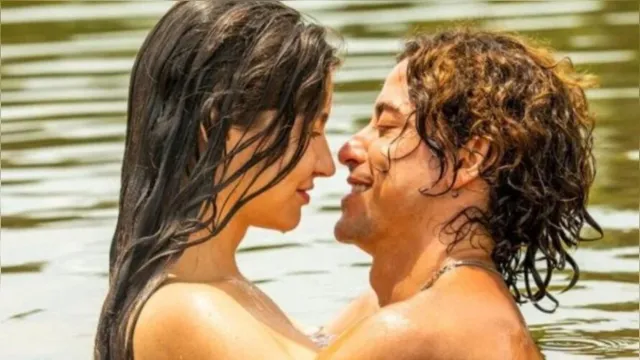 Imagem ilustrativa da notícia Pantanal: Jove e Juma dão beijaço nus em banho de rio; veja!