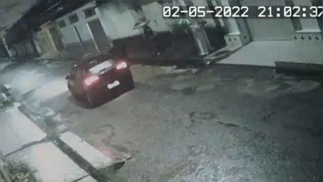 Imagem ilustrativa da notícia Vídeo: homens em carro atacam e roubam professora em Belém