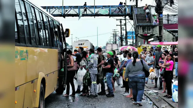 Imagem ilustrativa da notícia Paralisação segue e usuários penam nas paradas de ônibus