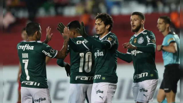 Imagem ilustrativa da notícia Palmeiras massacra e avança às oitavas da Copa Libertadores