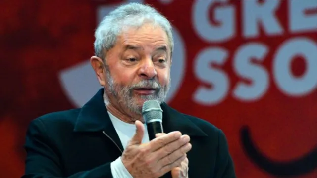 Imagem ilustrativa da notícia PSOL oficializa apoio a Lula e adia debate sobre governo