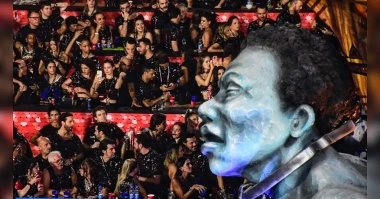 Imagem ilustrativa da notícia Foto de público ignorando desfiles de carnaval viraliza