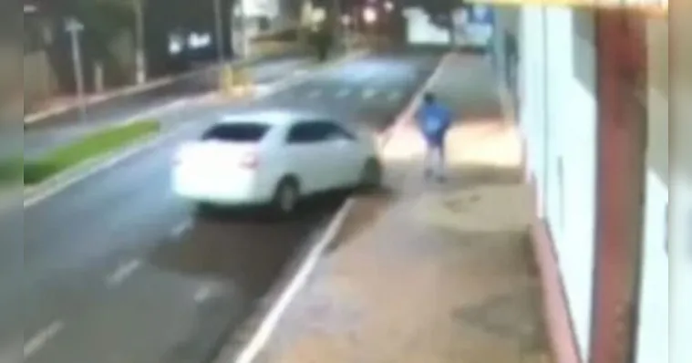 Imagem ilustrativa da notícia Veja o vídeo: padre atropela suspeito de furtar igreja em SP