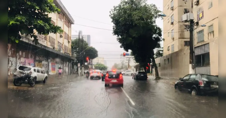 Imagem ilustrativa da notícia Chuva põe Belém no fundo em dia de greve no transporte