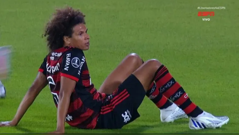 Imagem ilustrativa da notícia Flamengo sofre gol contra bizarro e empata na Libertadores