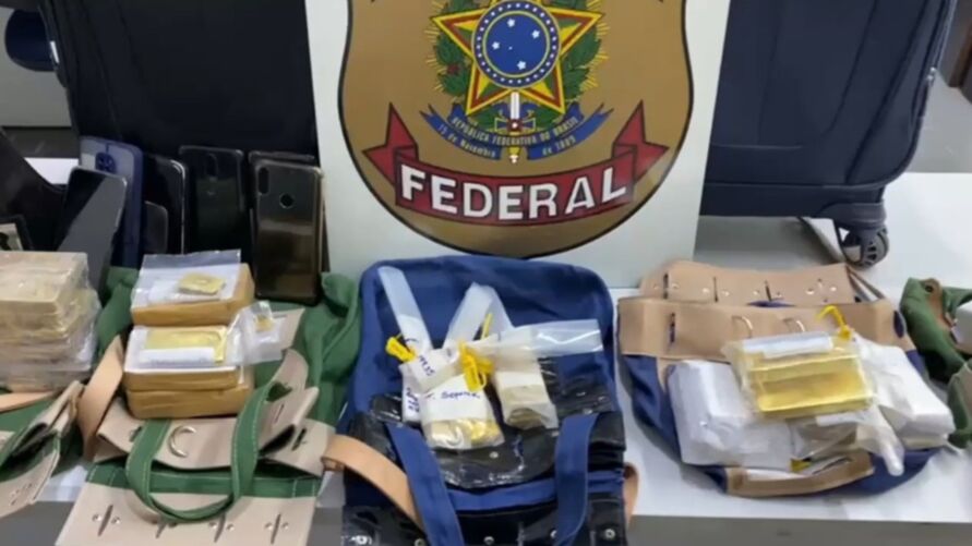Carga de ouro estava alojada em malas e era escoltada por PMs de São Paulo