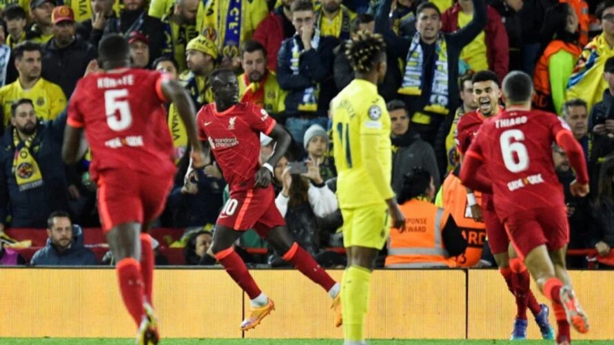 Em Anfield, Liverpool derrotou o Villarreal por 2 a 0 pela semifinal da Champions League