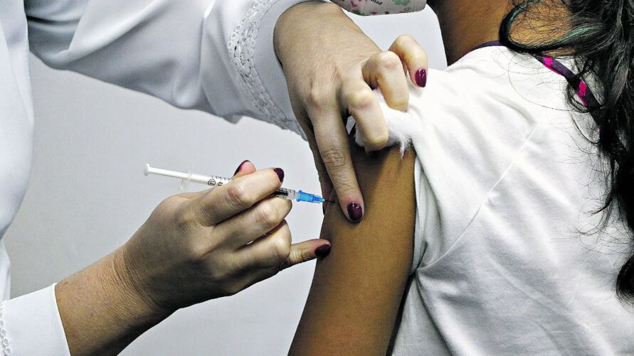 Novos grupos podem se vacinar com 4ª dose a partir de hoje