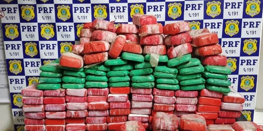 Imagem ilustrativa da notícia: PRF
apreende cerca de 300 kg de cocaína que sairiam do Pará