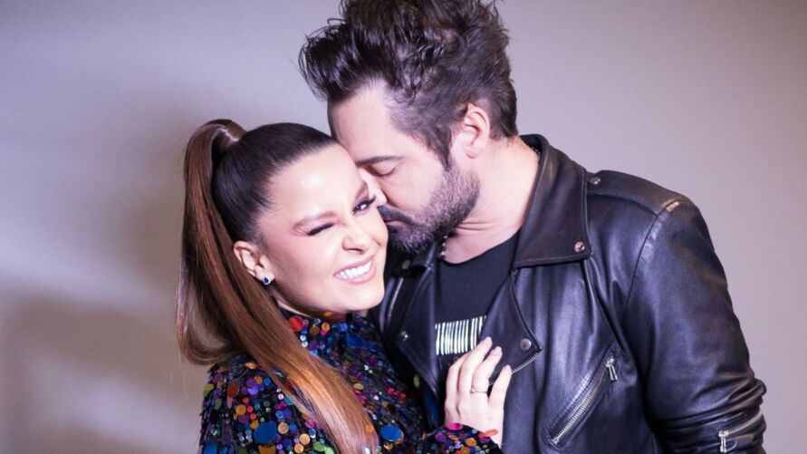 Foto anunciando o segundo noivado do casal foi compartilhada pelo cantor Fernando Zor nas redes sociais