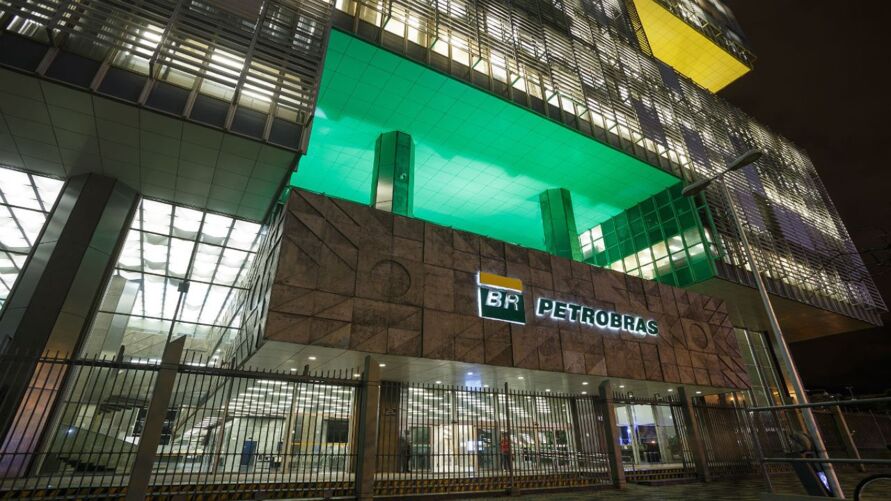 Plano de privatização da Petrobras gera opiniões conflitantes  entre apoiadores de Bolsonaro.