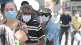 Devido ao crescimento de casos, o uso de máscaras voltou a ser recomendado em várias cidades do país