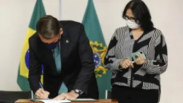 Presidente Jair Bolsonaro e a ex- Ministra da mulher, Família e Direitos Humanos, Damares Alves.