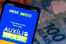 O aplicativo do Auxílio Brasil tem versão disponível no sistema Android e iOS para os smartphones.