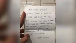 Alessando foi surpreendido com um bilhete em sua porta