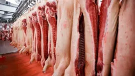 O rótulo será colocado primeiro nos produtos de carne suína