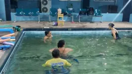 O tratamento é realizado em piscina com água a 34° C para acelerar a recuperação muscular, óssea e articular