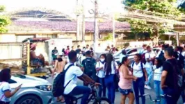 Movimento foi grande na frente da escola Professor Mardônio de Andrade Lima Coelho