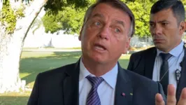 Jair Bolsonaro fez um comentário polêmico sobre o uso de armas.