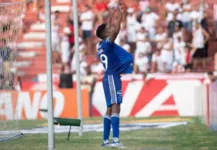 Cruzeiro derrota o Náutico nos Aflitos e lidera a Série B