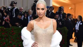 Kim precisou emagrecer para entrar no modelo histórico usado por Monroe