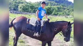 O pequeno Fernando Salomão Lima, foi arrastado pelo cavalo que o levava todos os dias para a escola