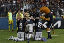 Leão faz as pazes com a vitória e faz a festa com a torcida no Baenão.