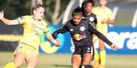 Red Bull Bragantino e Esmac, em ação pela Série A-1 feminina